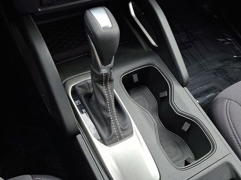 Used 2024 Nissan Frontier SV image 13