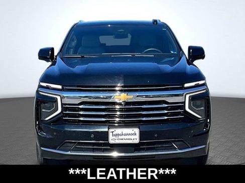 Used 2025 Chevrolet Suburban LT AWD/4WD image 3