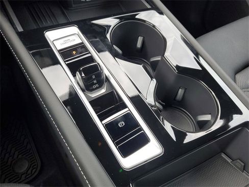 Certified 2025 Volkswagen Atlas Cross Sport SE w/ Panoramic Sunroof Package image 28