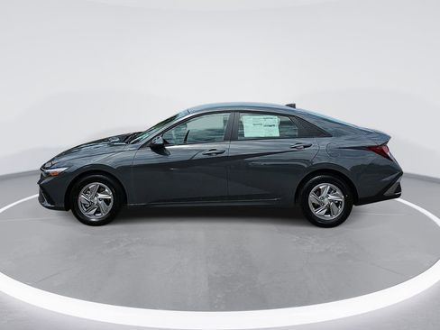 New 2026 Hyundai Elantra SE FWD image 8