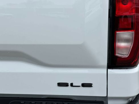 New 2026 GMC Sierra 1500 SLE w/ LPO, Black Badging Package image 25