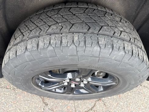 Used 2023 GMC Acadia AT4 w/ Technology Package AWD/4WD image 18