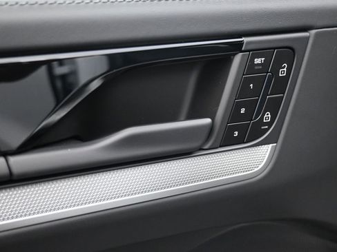 New 2025 Porsche Cayenne S image 19