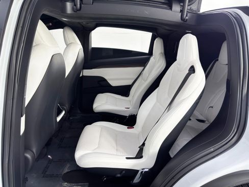 Used 2022 Tesla Model X image 46