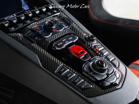 Used 2019 Lamborghini Aventador SVJ AWD/4WD image 33