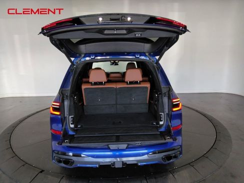 Used 2023 BMW X7 M60i image 8