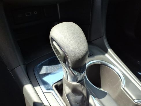 Used 2024 Chevrolet Equinox LT FWD image 24