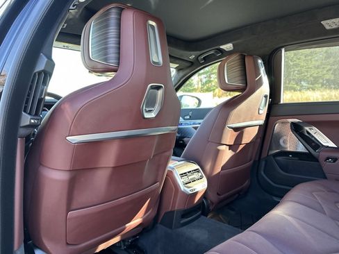 Used 2025 BMW 740i xDrive w/ Executive Package image 25