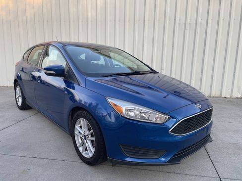Used 2018 Ford Focus SE w/ Cold Weather Package FWD image 1