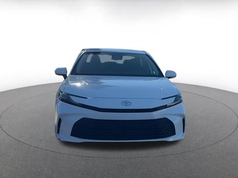 Used 2025 Toyota Camry LE image 4