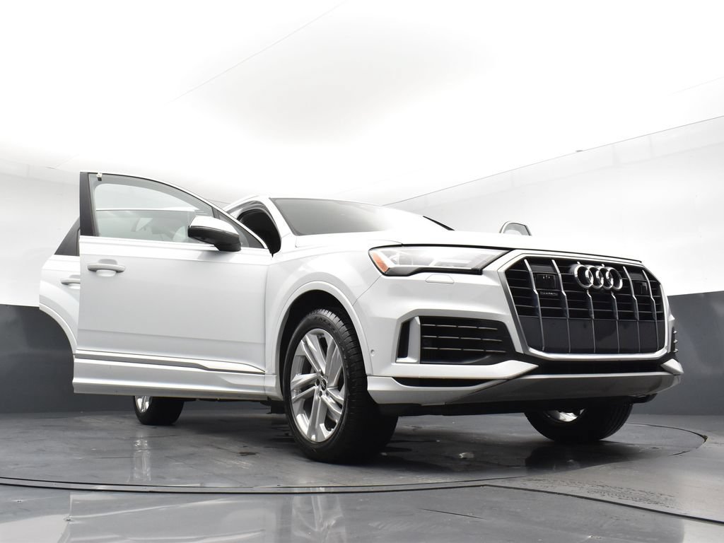 Used 2023 Audi Q7 3.0T Premium Plus AWD/4WD image 29