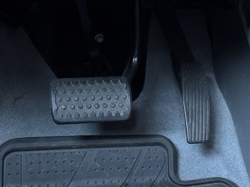 Used 2023 Chevrolet Bolt EUV Premier image 40