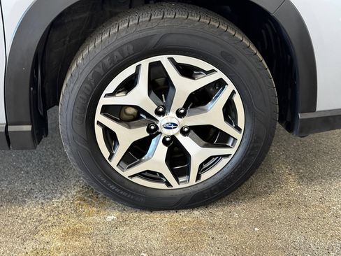Used 2023 Subaru Forester Premium AWD/4WD image 25