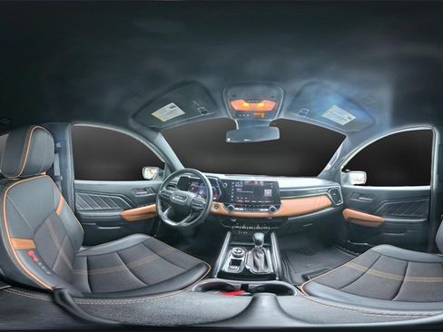 Used 2024 GMC Canyon AT4 image 33