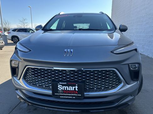 Used 2025 Buick Encore GX Avenir w/ Avenir Technology Package image 2