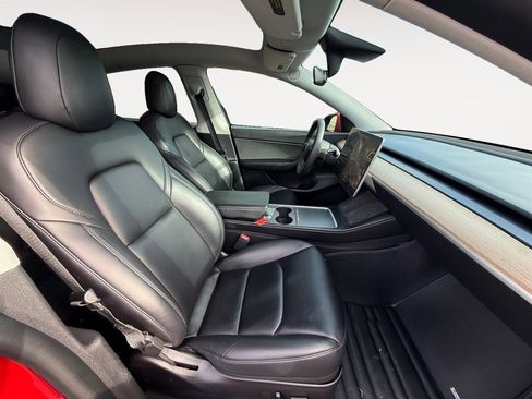 Used 2021 Tesla Model Y Long Range image 16