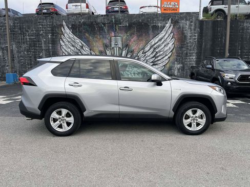 Used 2021 Toyota RAV4 XLE w/ Convenience Package AWD/4WD image 5