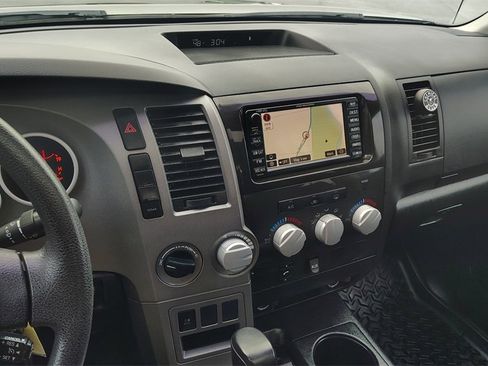 Used 2011 Toyota Tundra 4x4 CrewMax image 19