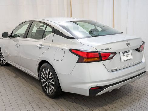 Used 2024 Nissan Altima 2.5 SV image 4