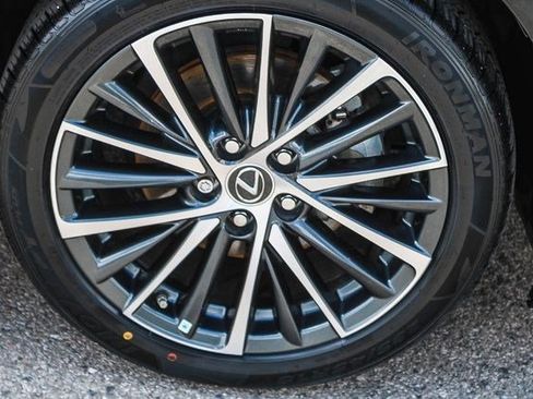 Used 2024 Lexus ES 350 w/ Premium Package FWD image 11
