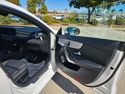 Used 2025 Mercedes-Benz CLA 250 image 30