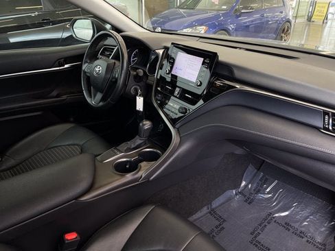 Used 2022 Toyota Camry SE FWD image 18