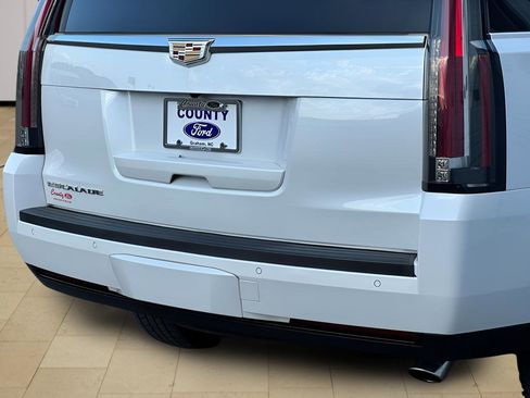 Used 2016 Cadillac Escalade Platinum AWD/4WD image 46