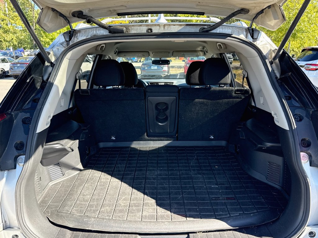 Used 2017 Nissan Rogue SV FWD image 31