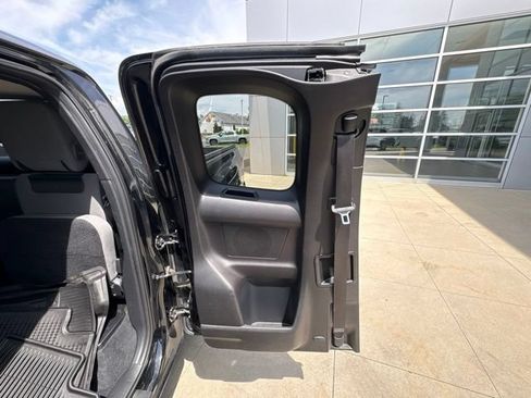 Used 2017 Toyota Tacoma SR5 w/ Tow Package AWD/4WD image 27