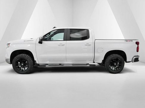 Used 2024 Chevrolet Silverado 1500 LT AWD/4WD image 4
