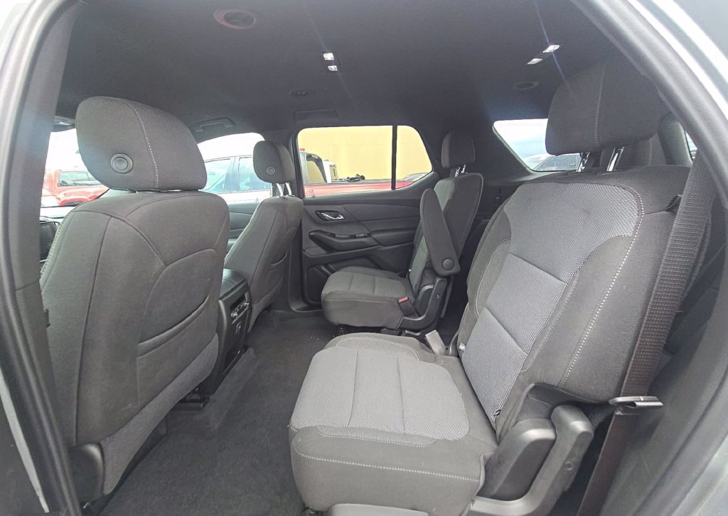 Used 2023 Chevrolet Traverse LT FWD image 8