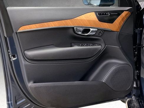 Certified 2025 Volvo XC90 B6 Plus w/ Protection Package AWD/4WD image 21
