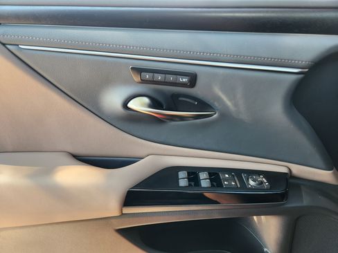 New 2025 Lexus ES 300h w/ Premium Package image 16