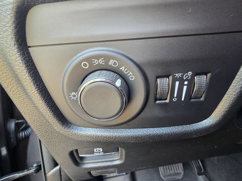 Used 2024 Jeep Grand Cherokee Altitude AWD/4WD image 25