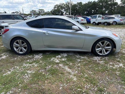Used 2010 Hyundai Genesis 3.8 RWD image 2