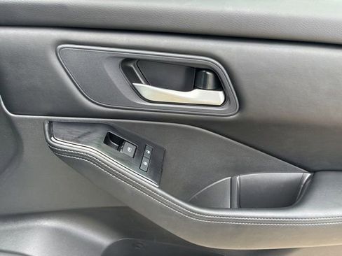 Used 2025 Nissan Rogue SV FWD image 14