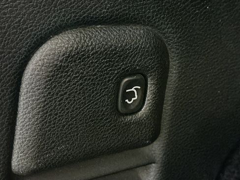 Used 2015 Jeep Grand Cherokee Limited w/ Luxury Group II image 32