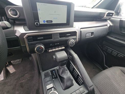 Used 2025 Toyota 4Runner SR5 AWD/4WD image 9