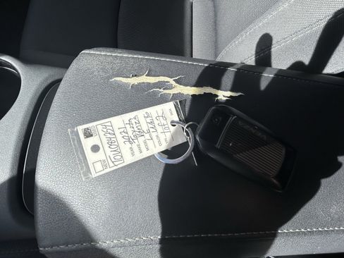 Certified 2021 Toyota Venza LE image 32