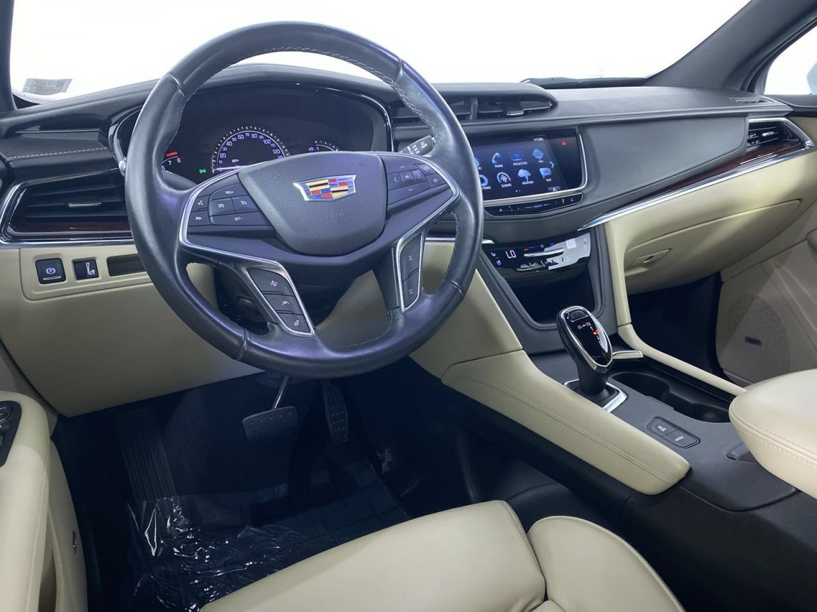 Certified 2017 Cadillac XT5 Premium Luxury w/ Driver Assist Package FWD image 2