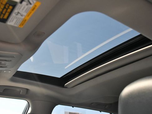 Used 2024 Toyota Highlander XLE FWD image 36
