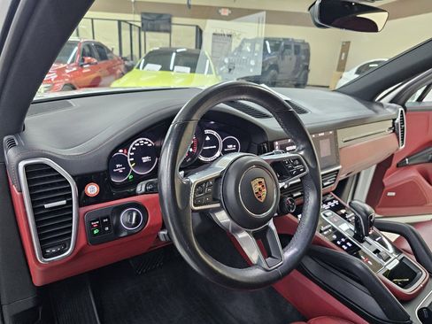 Used 2020 Porsche Cayenne E-Hybrid image 20