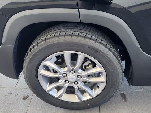 Used 2024 GMC Terrain SLT AWD/4WD image 11