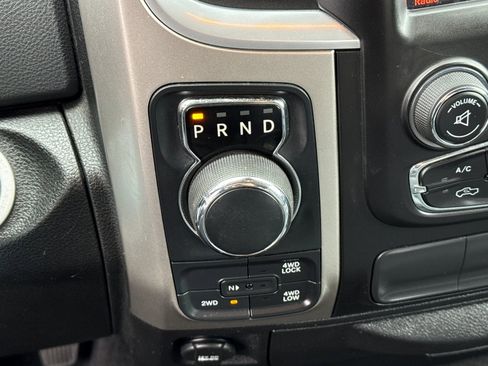 Used 2019 RAM 1500 Classic SLT w/ Luxury Group image 26