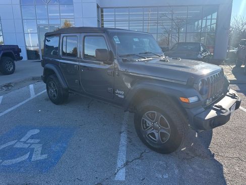Used 2018 Jeep Wrangler Unlimited Sport S image 35