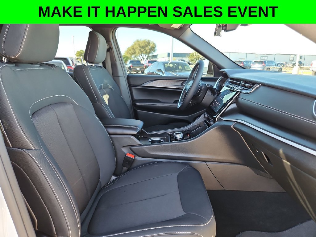 Used 2025 Jeep Grand Cherokee Laredo X RWD image 26