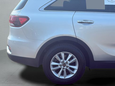 Used 2020 Kia Sorento LX AWD/4WD image 26