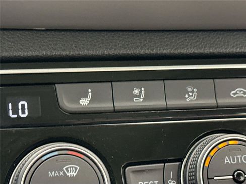 Used 2022 Volkswagen Atlas SEL Premium AWD/4WD image 8