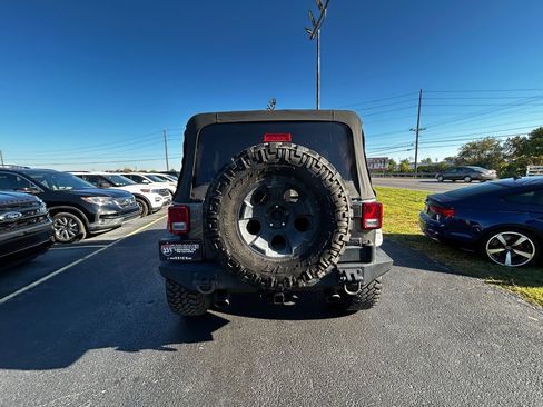 Used 2016 Jeep Wrangler Unlimited Sahara w/ Max Tow Package image 6