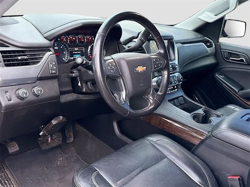 Used 2018 Chevrolet Suburban LT image 7